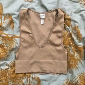 Sunday Best sinchseamless v neck tank M tan